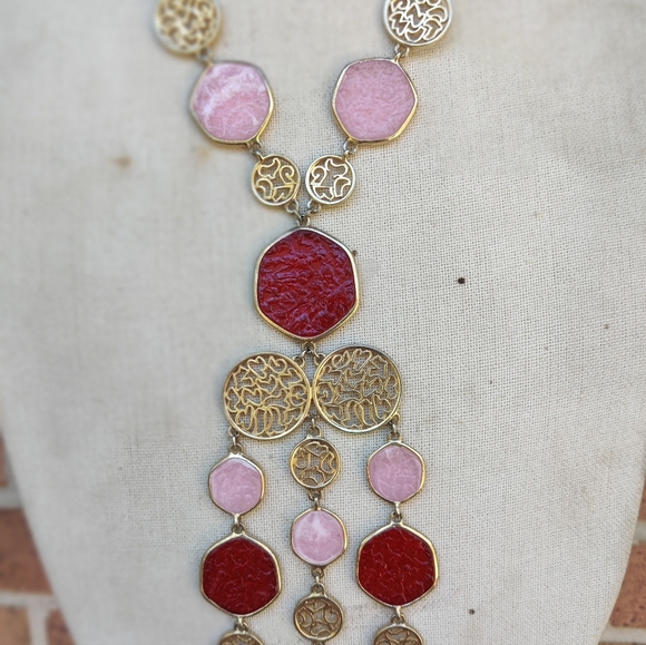 Vintage Pink And Red Molded Plastic Necklace - Picture 9 of 11